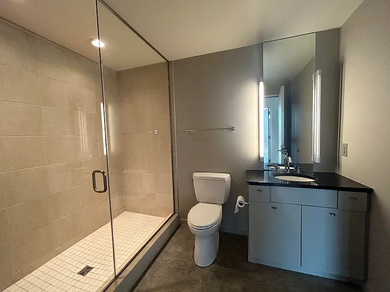 221 E College St #1207 — Photo 18