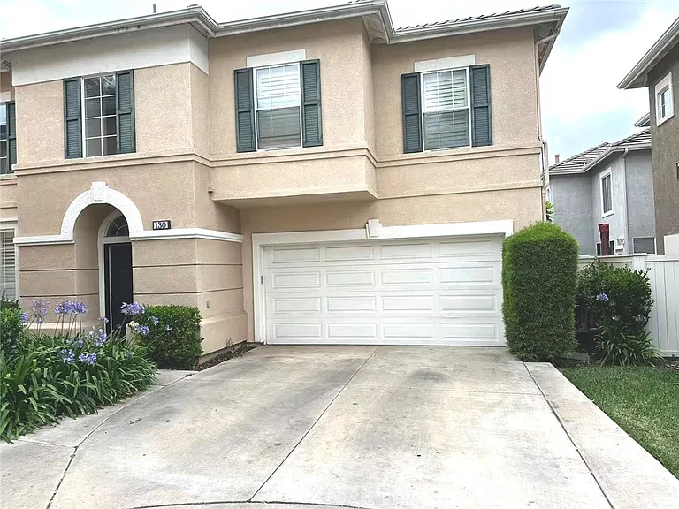 130 Melrose Dr — Photo 1
