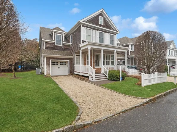 22 Pond Xing #10, Southampton, NY 11968