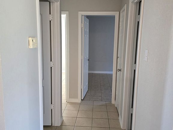 4th image of 749 Countryside Dr