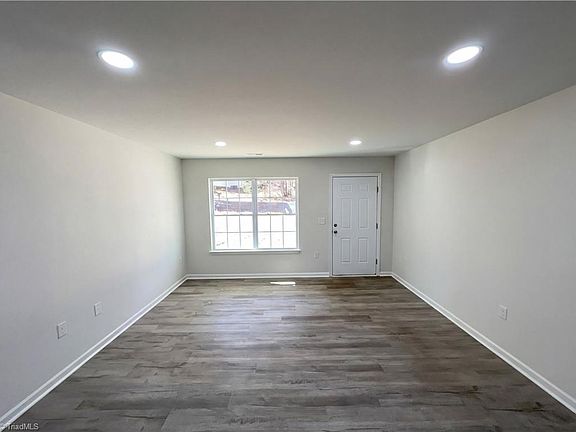 3rd image of 4694 Coltsfoot Rd