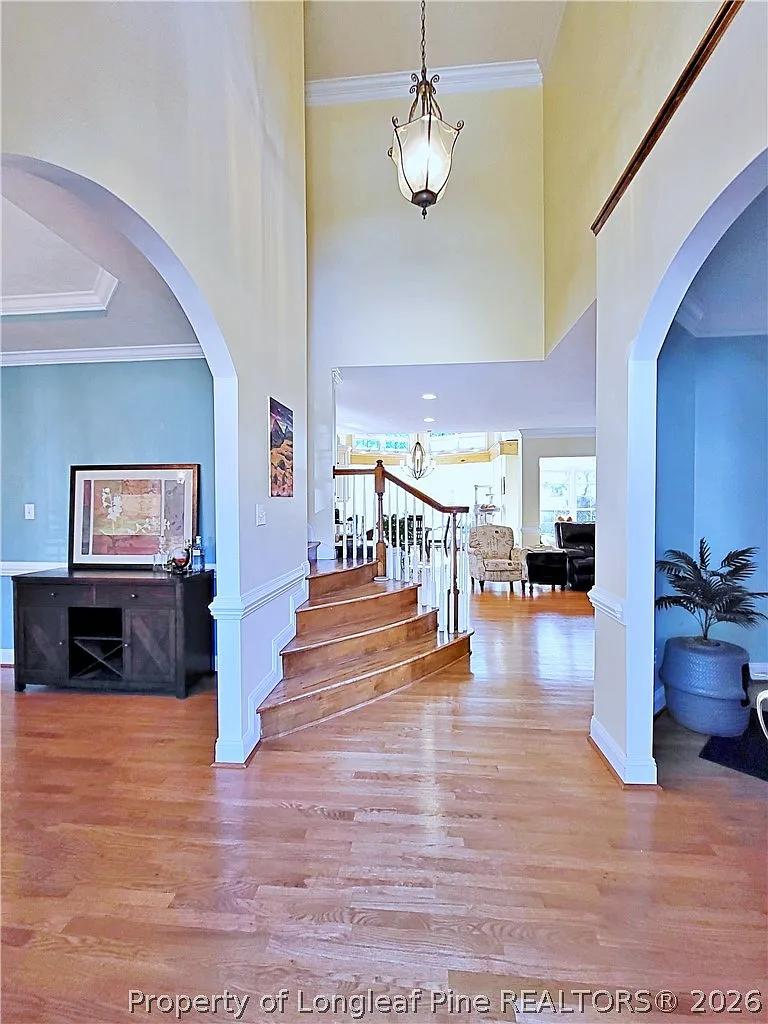 5 bed, 3.5 bath, 3619 sqft, $3,900 — Photo 3