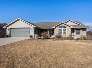 6075 Stockwood Dr, Dubuque, IA 52002