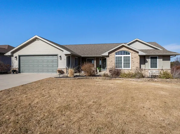 6075 Stockwood Dr, Dubuque, IA 52002