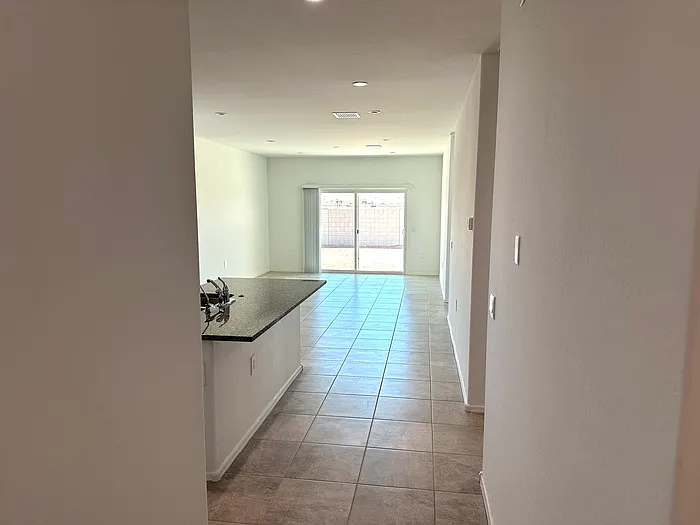 1567 E Fletcher Dr — Photo 3