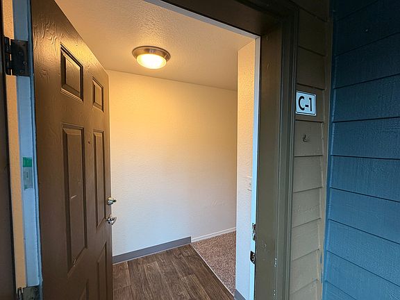 2nd image of 5370 Lakeview Blvd #C1