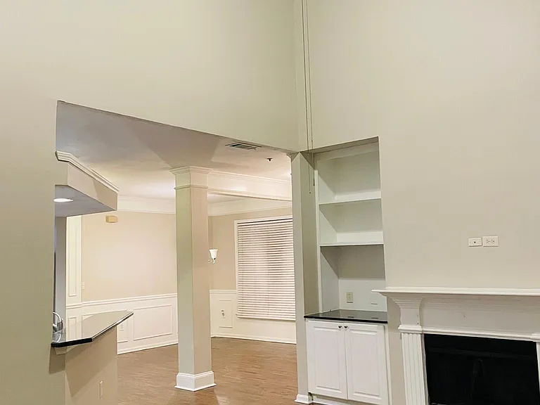 518 Sandringham Dr — Photo 8