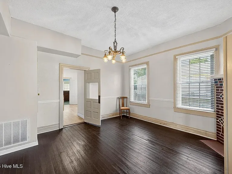 1102 Phillips St — Photo 11