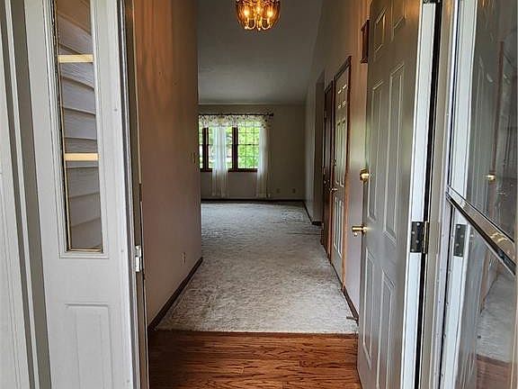 5th image of 200 Willow Bend Dr