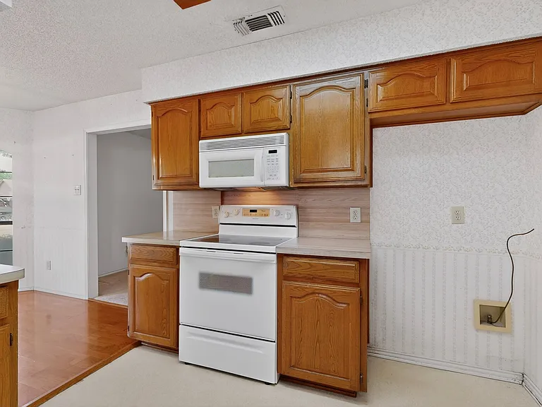 7517 Crosstimbers Ln — Photo 13