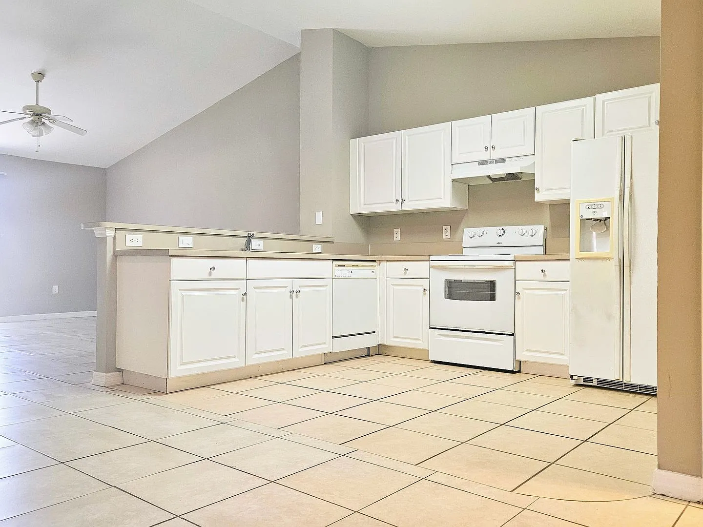 3 BR / 2 BA Duplex Conveniently Located in Lehigh Acres — Photo 3