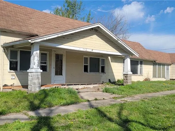 712 N 2nd St, Iola, KS 66749
