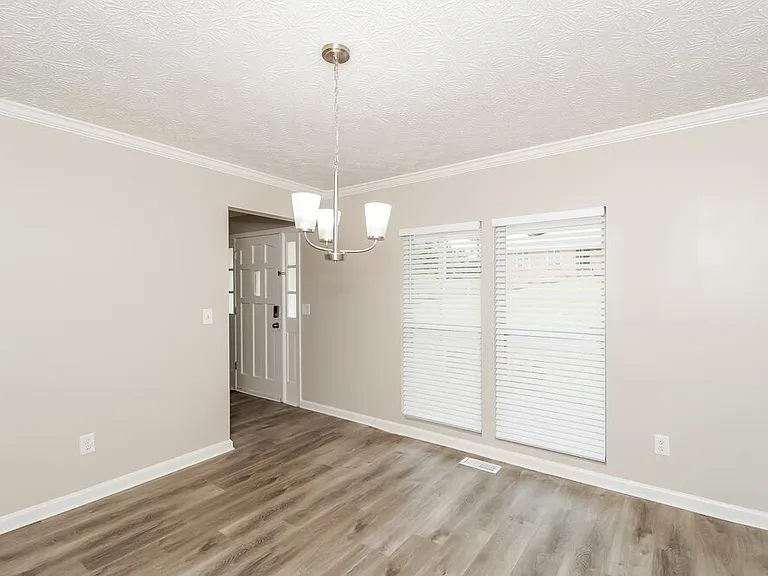 1021 Sugar Springs Dr — Photo 8