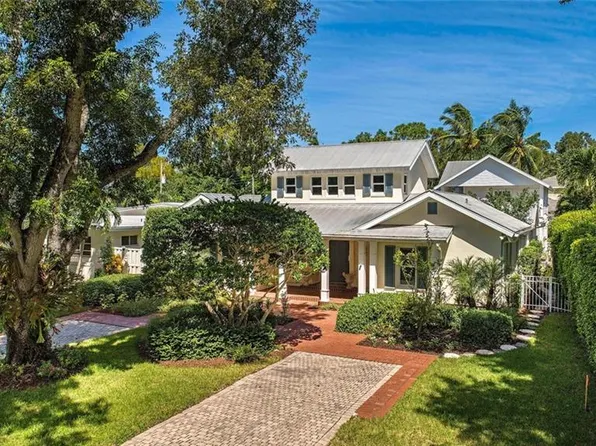 369 2nd Ave N, Naples, FL 34102