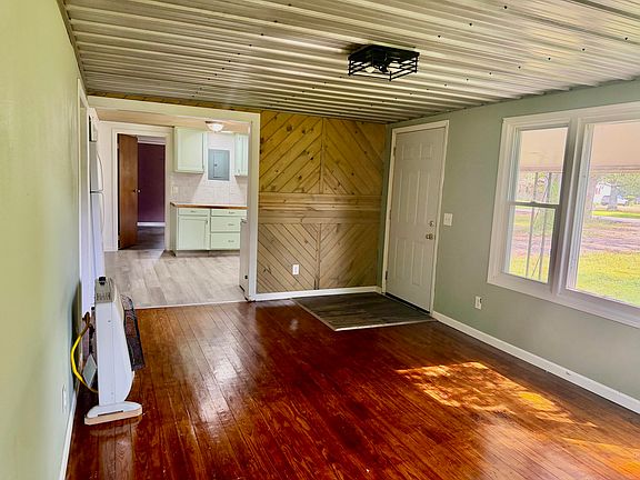 4th image of 3021 Oaks Rd