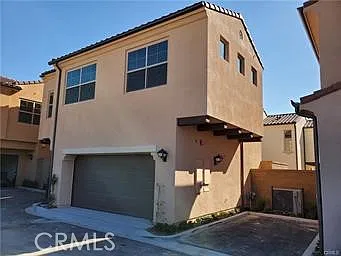 3 bed, 2.5 bath, 1617 sqft, $4,350 — Photo 4
