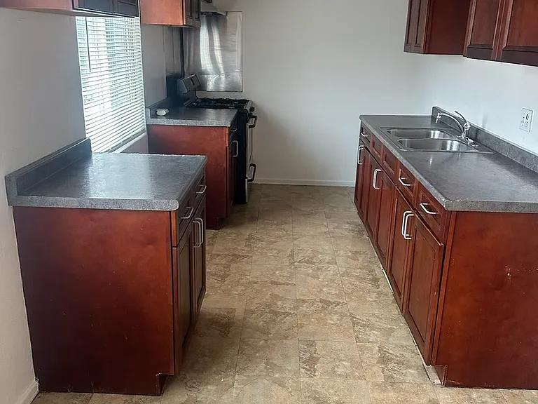 1100 College View Dr #3 — Photo 2