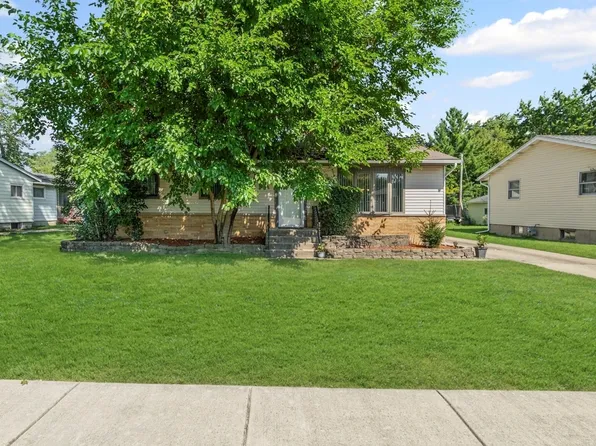 9N564 Flora Dr, Elgin, IL 60123