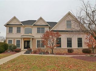 27 Saddle Ln, Easton, PA 18045