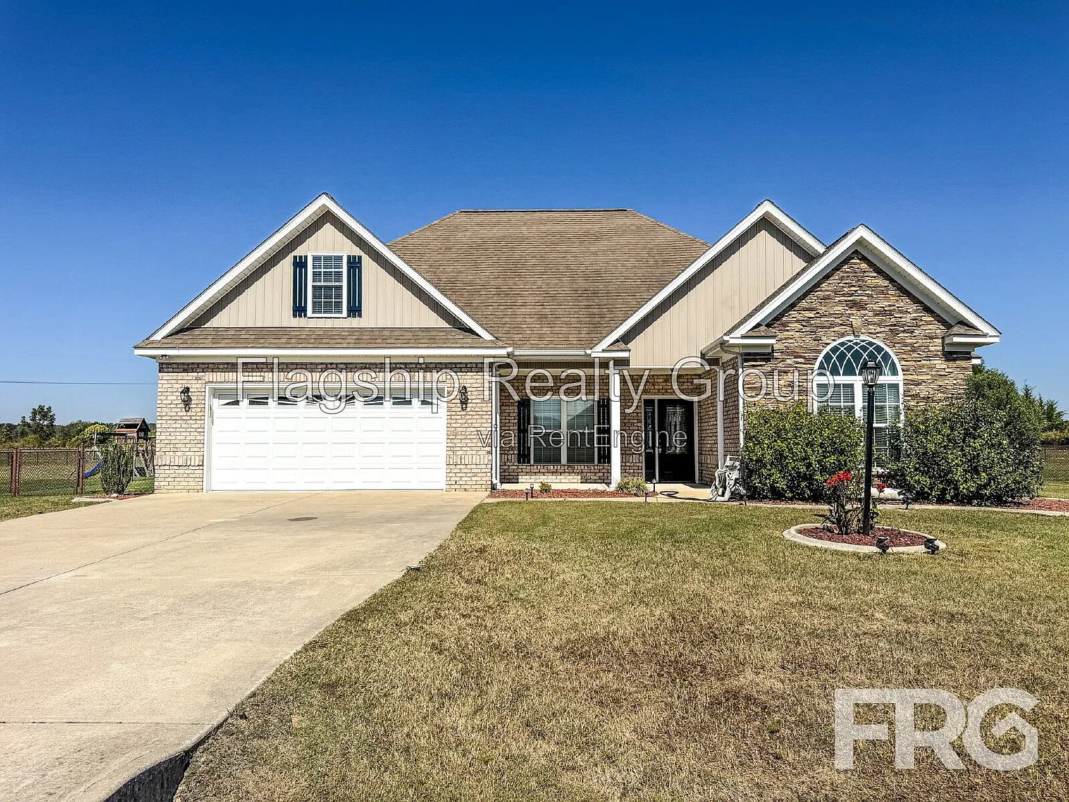3 bed, 3.0 bath, 2390 sqft, $2,150 — Photo 1