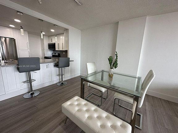 4th image of 2780 NE 183rd St APT 1905