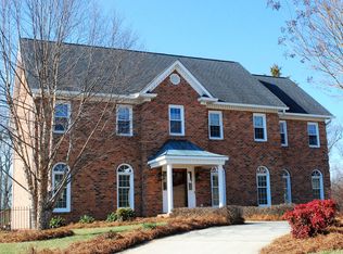 4410 Pebble Lake Dr, Pfafftown, NC 27040