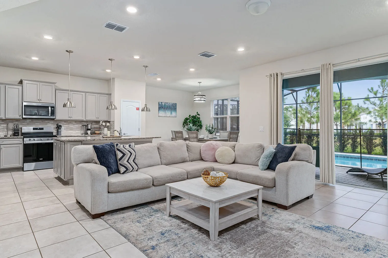 5 bed, 4.0 bath, 2712 sqft, $5,735 — Photo 4