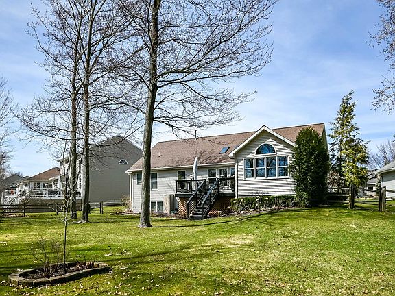 4th image of 3569 Windshire Dr SE