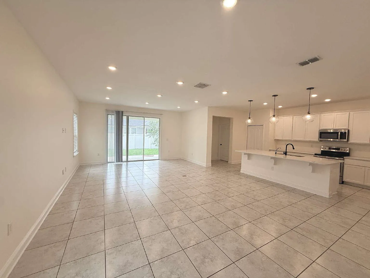 4 bed, 2.0 bath, 2161 sqft, $2,795 — Photo 4