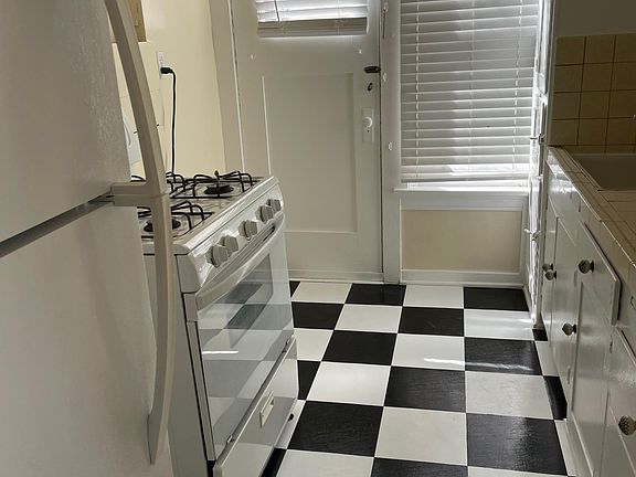 5th image of 1415 Madison Ave