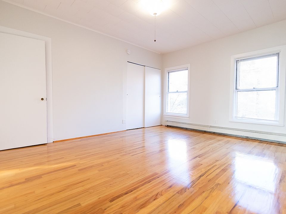 1st image of 629 Leonard St #2