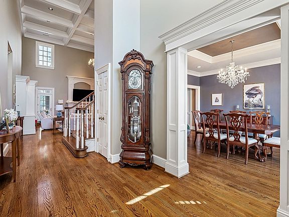 5th image of 320 Avery Pl