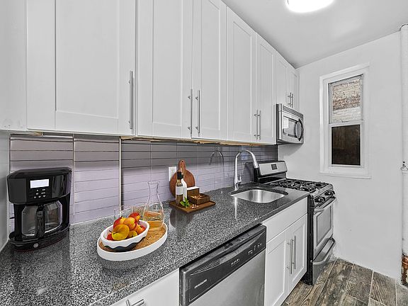3rd image of 4300 Broadway APT 1