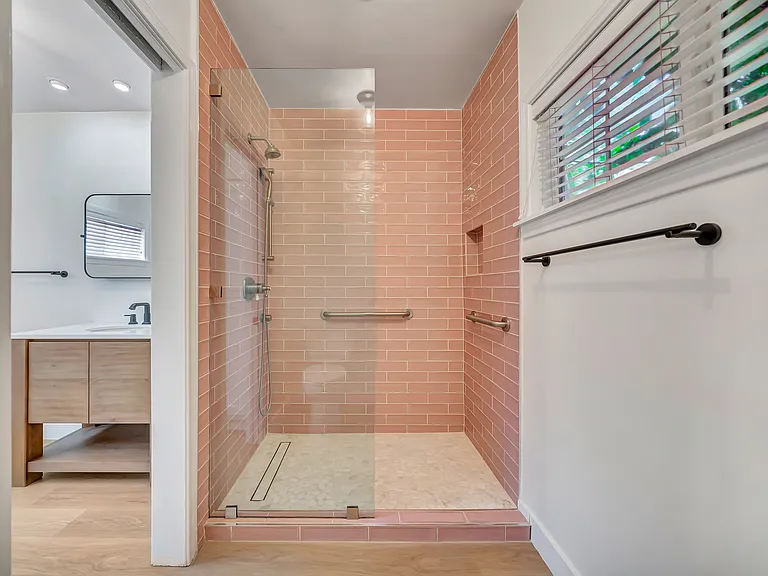 546 S Beachwood Dr — Photo 55