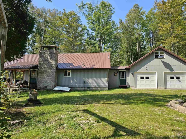 1931N River Rd, Gulliver, MI 49840