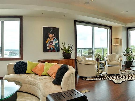 5th image of 901 W 9th St APT 806