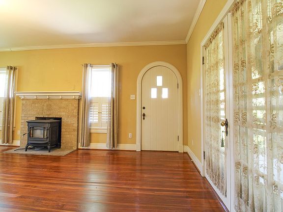 5th image of 500 E Merritt St