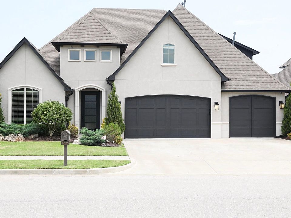 Spacious Luxury Home in Broken Arrow's Premier New Sunset Hills Development