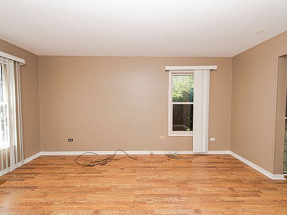 5th image of 210 Saratoga Ct