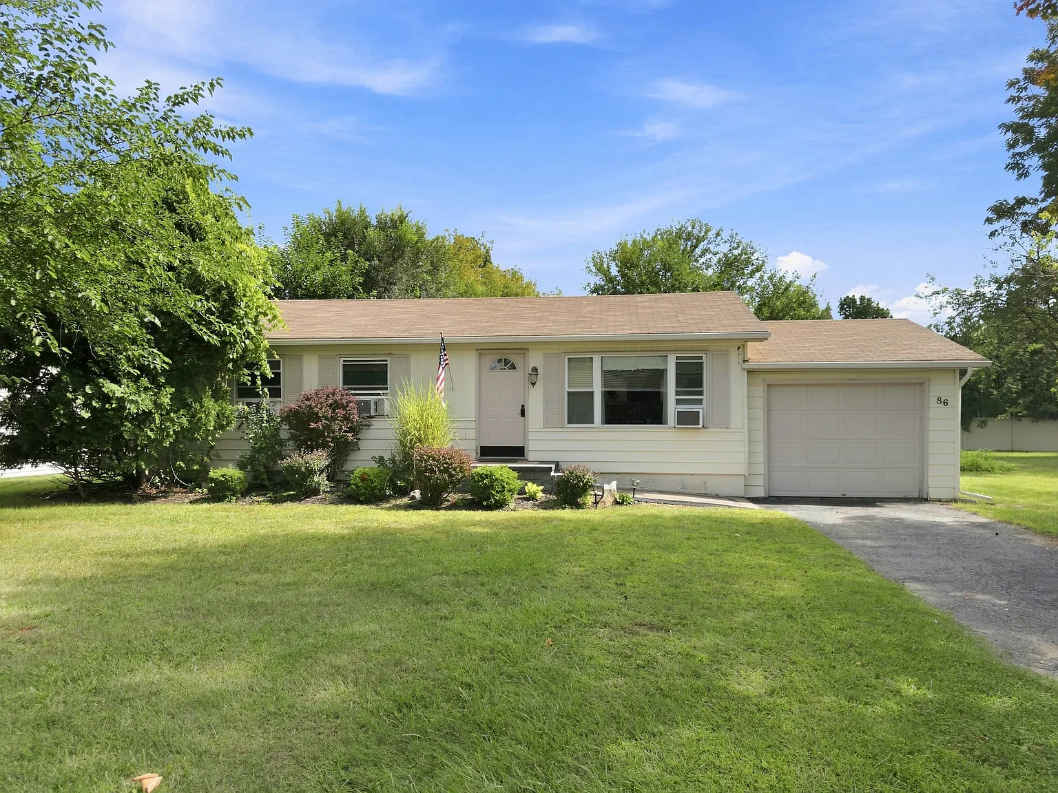 3 bed, 1200 sqft, $3,000 — Photo 2