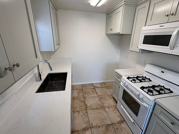 5th image of 2323 Whitesands Dr #1