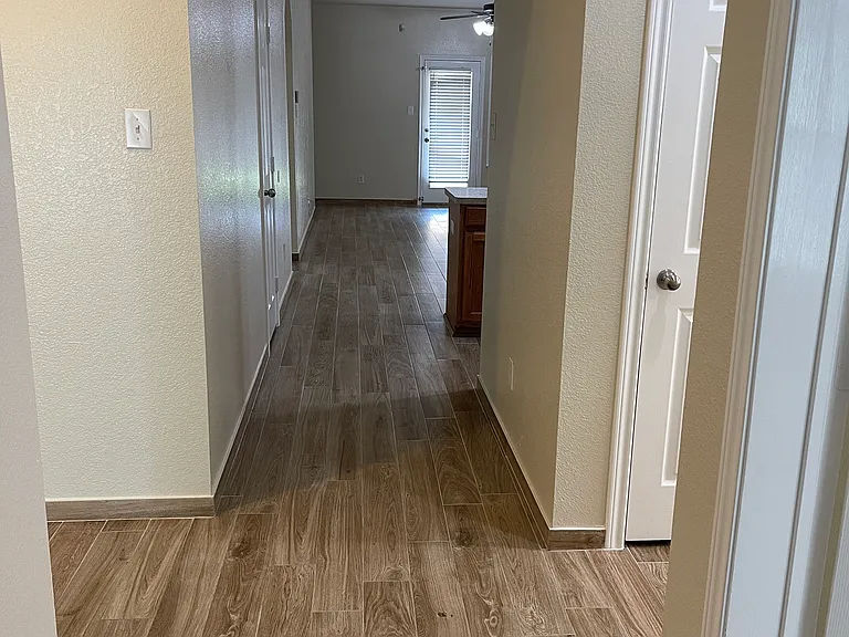 1316 Honeywood Ln — Photo 2