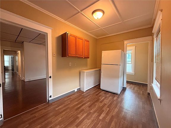 5th image of 943 Center St APT 2