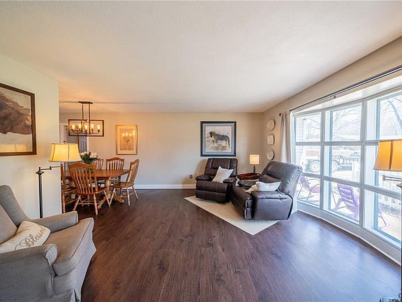 4th image of 250 Duff Dr