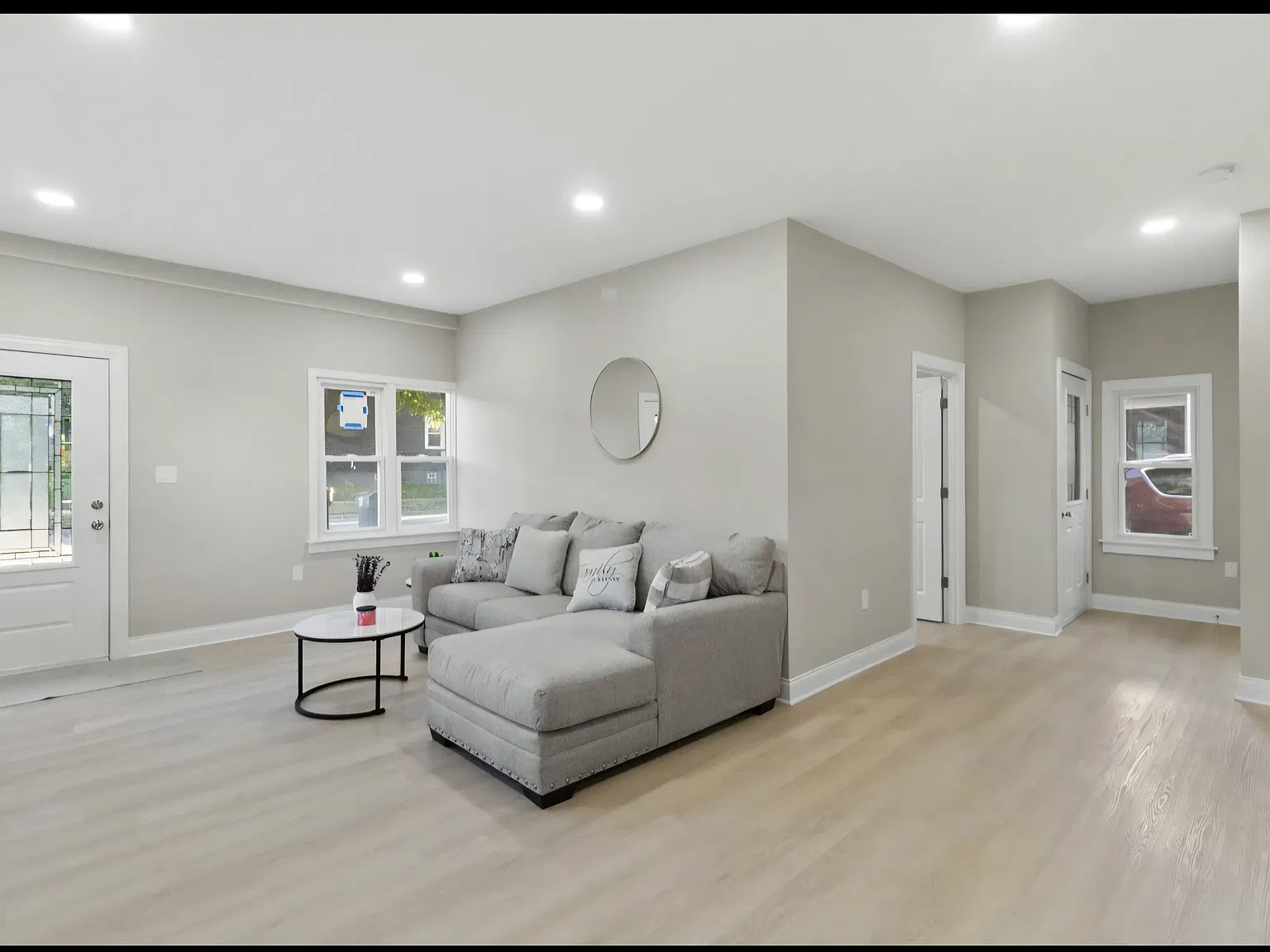 3 bed, 1300 sqft, $2,100 — Photo 3
