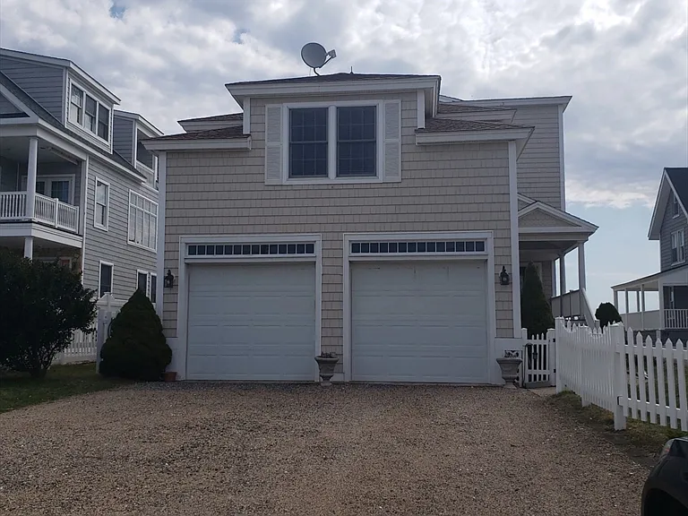 398 N End Blvd #B — Photo 13