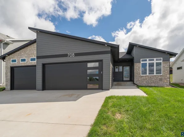 708 S 4th Cir, Brandon, SD 57005