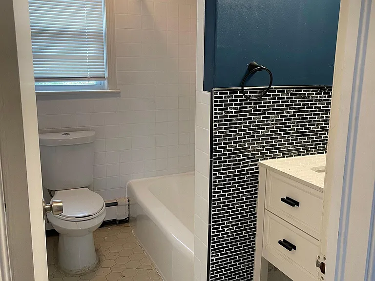 240 Mann Dr — Photo 5