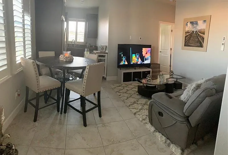 723 W Esplanade Dr — Photo 3