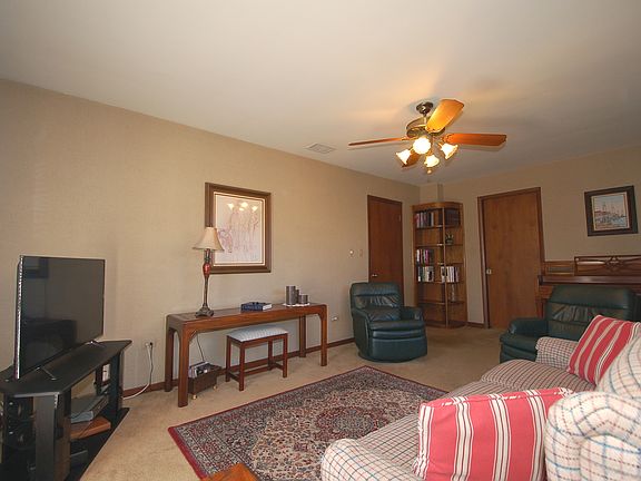 4th image of 4035 Prairie Ave